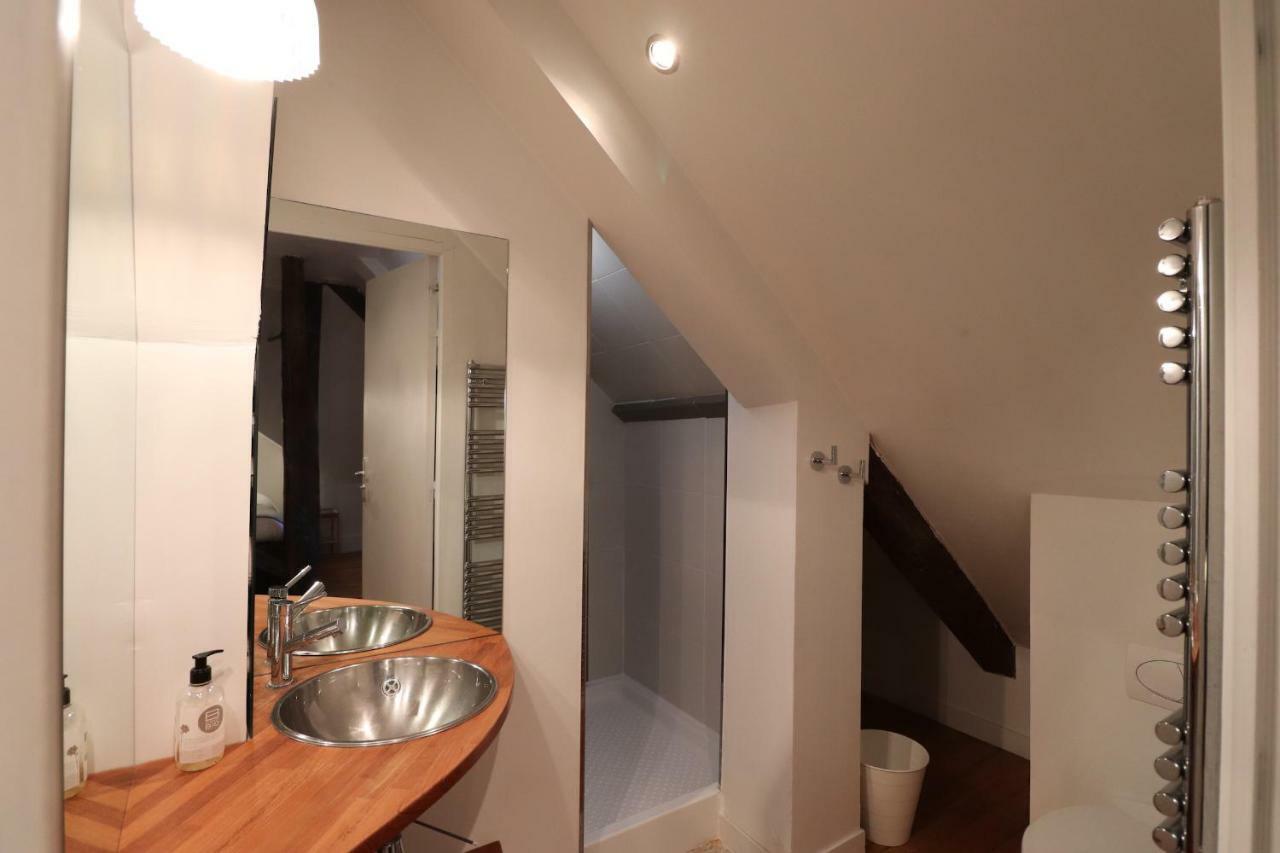 Le Doyenne - Entree Autonome - Hypercentre Bed & Breakfast Le Mans Exterior photo